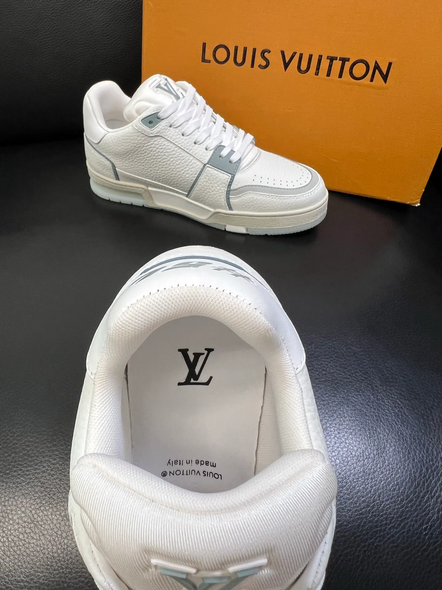 Men's shoes 💰900 Lv top purchasing agent Louis Vuitton, sports sneakers counter synchronization, uppers imported from Italy, high-quality splicing colorful complex crafts, imported mesh pads are soft and comfortable, soles: original soles specially provided by the original factory, T men's shoes 💰U exclusive movable molded soles super comfortable, original factory and single goods, high quality, welcome to compare, code number 39-44 (customized 38 45)